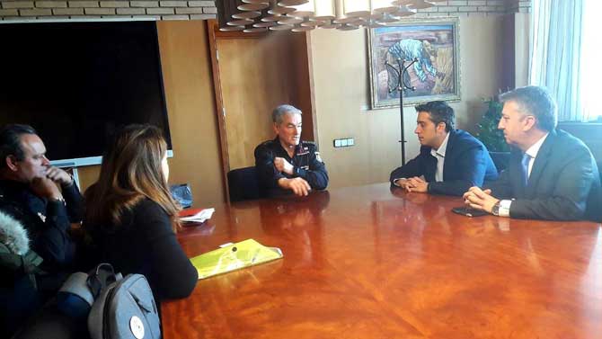 Reuni&oacute;n sobre reciclado en la Escuela Nacional de Polic&iacute;a.