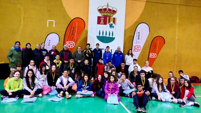 Entrega de medallas de esgrima en los Juegos Escolares en Sotillo.