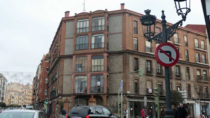 Edificio en el que se produjeron varios intoxicados por monóxido de carbono.