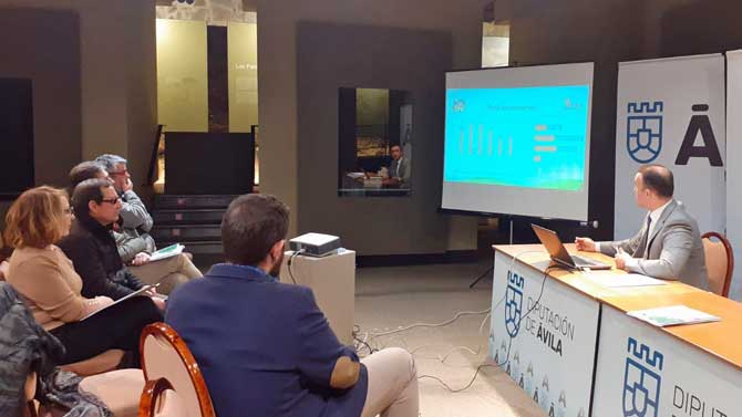 Presentación de un estudio de datos turísticos en cuatro municipios.