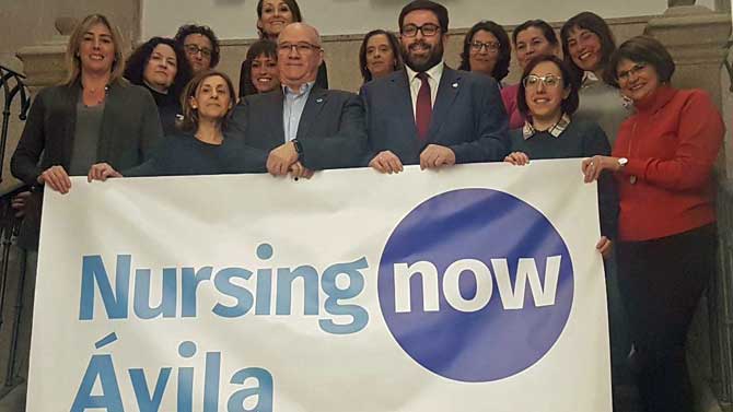 Miembros de 'Nursing Now' recibidos en el Ayuntamiento de Ávila.