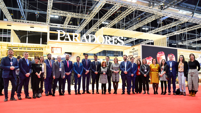 Alcaldes de las Ciudades Patrimonio en el estand de Paradores.
