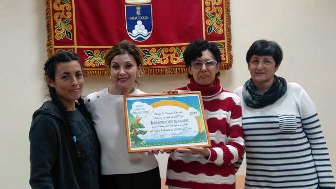 Mijares recibe el premio al pueblo más limpio del Valle del Tiétar.