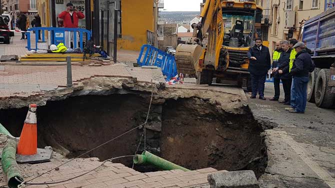 Obras en el sovacón de la calle Vasco de Quiroga.