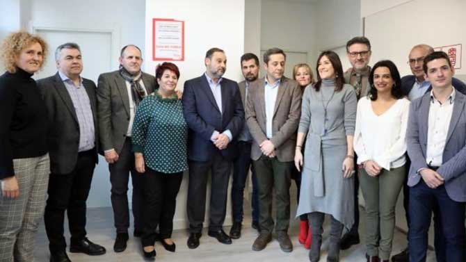 José Luis Ábalos inaugura la sede del PSOE en Segovia.