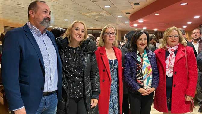 Margarita Robles (segunda derecha) en la &uacute;ltima campa&ntilde;a electoral.