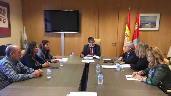 Reuni&oacute;n entre Alcer y responsables de la Consejer&iacute;a de Sanidad.