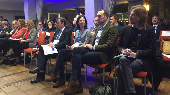 Pablo Fernández en la reunión sobre despoblación en Gredos.