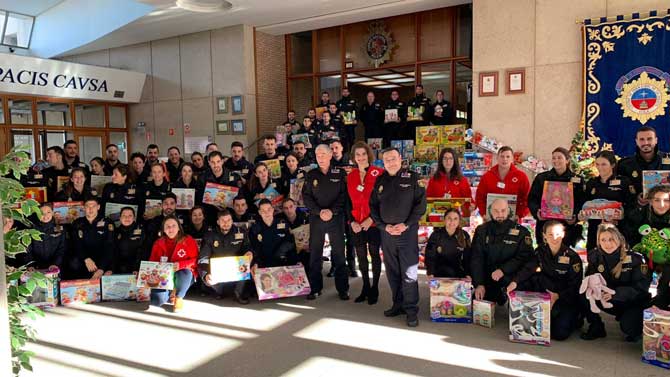 Campa&ntilde;a de juguetes de Cruz Roja en la Escuela de Polic&iacute;a.