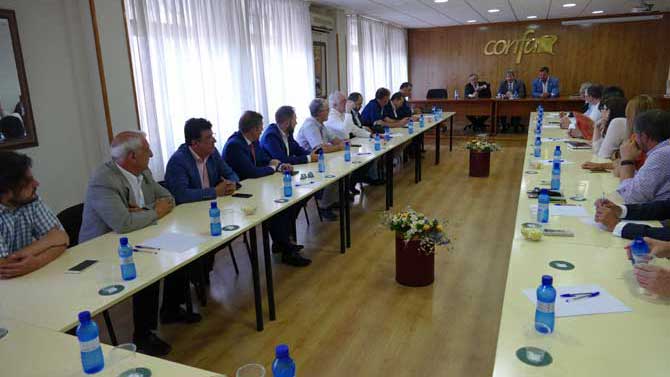 Imagen de archivo de una reunión de Confae.