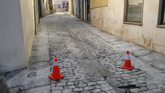 Hielo en la calle de los Leales.