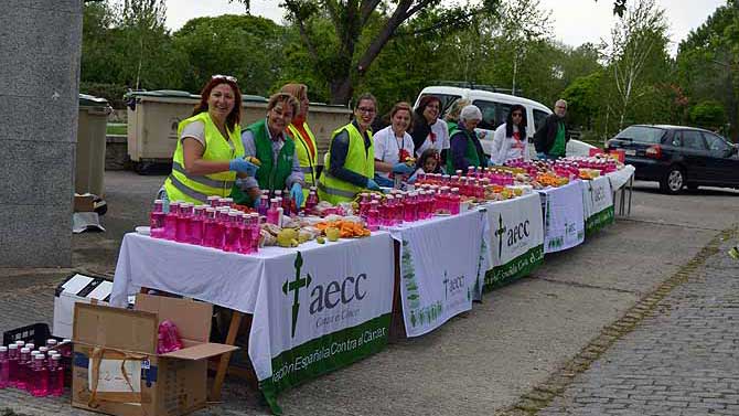 Voluntarias de la AECC en la marcha que celebran cada a&ntilde;o.