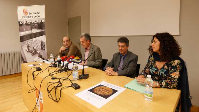Blanca Asenjo, nueva directora de la Biblioteca Pública, en la presentación de un ciclo literario.