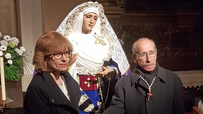 La Cofrad&iacute;a del Cristo de los Afligidos entrega un donativo a La Casa Grande.