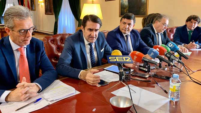 Visita del consejero de Fomento a la Diputación.