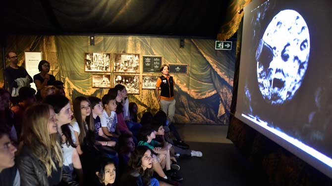 Exposición 'Empieza el espectáculo. Georges Méliès y el cine de 1900'.