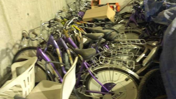 Bicis en un almacén municipal en una foto del PSOE de 2018.