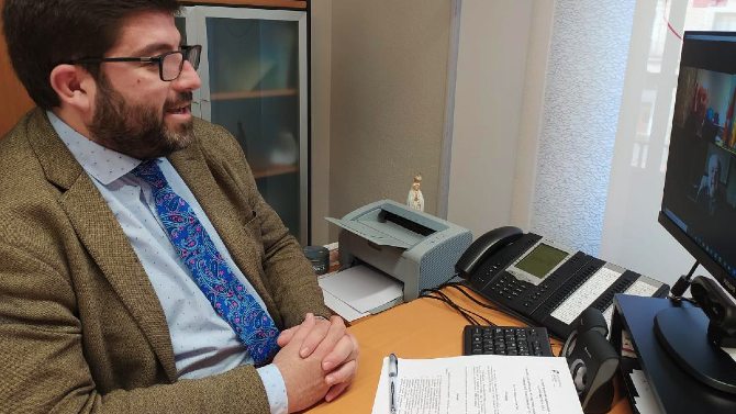 El alcalde de Ávila firma el acuerdo de forma telemática.