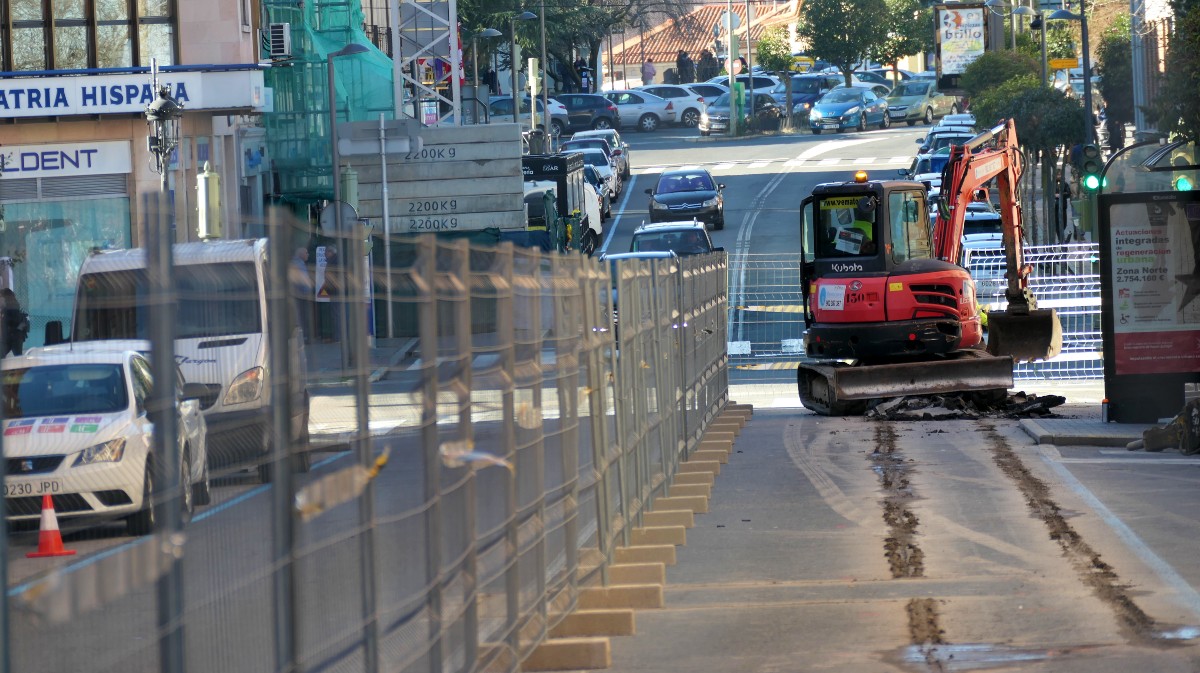 Obras de la red de calor en el paseo de la Estación.