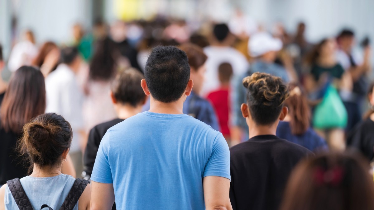 Imagen de archivo de gente en la calle.