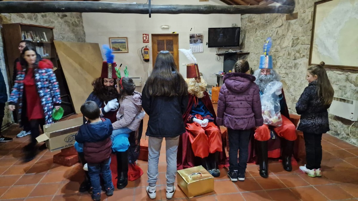 Los carteros reales en Narrillos de San Leonardo el día de Año Nuevo.
