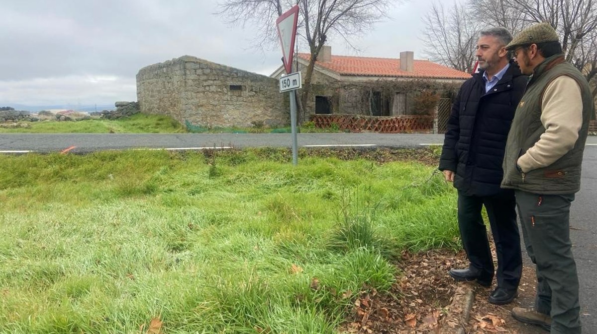 Visita al lugar donde se levantará la plataforma de acceso al bus escolar.