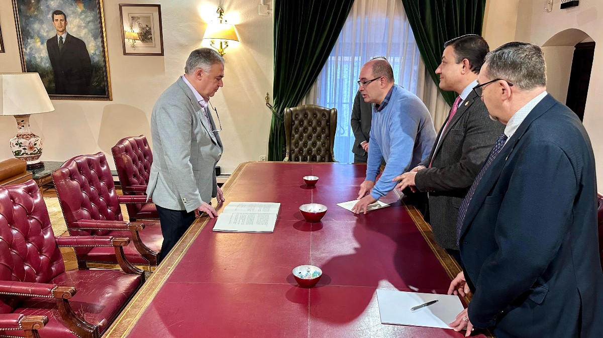 Toma de posesi&oacute;n del nuevo secretario-interventor para asesoramiento de municipoios en la Diputaci&oacute;n.