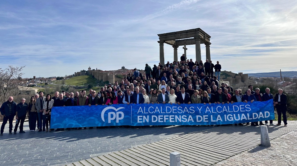 Alcaldes del PP de Ávila se pronuncian contra la amnistía.