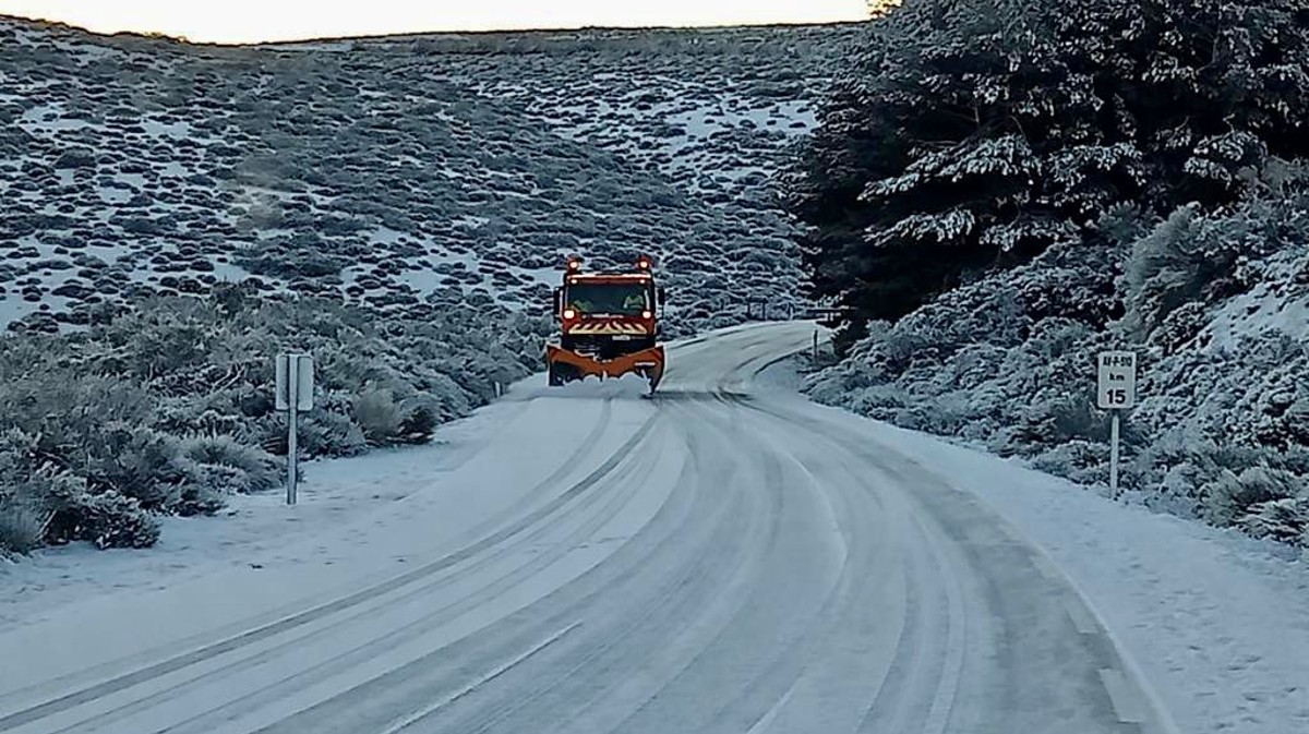 Nieve en la carretera AV-P-510 en la mañana del jueves.