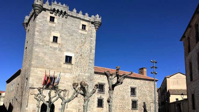 Torreón de los Guzmanes, sede de la Diputación.