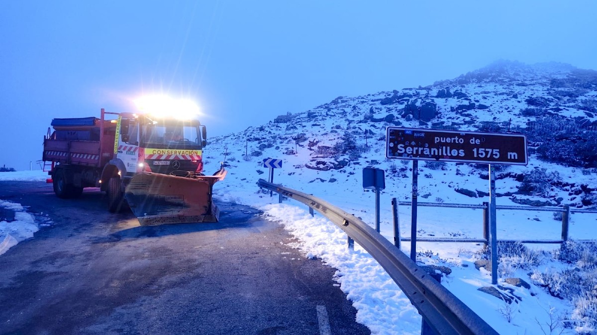 El puerto de Serranillos en la madrugada del domingo.