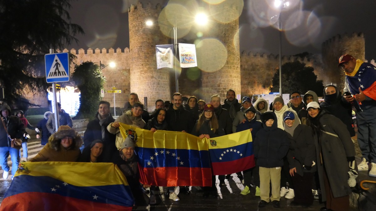 Concentraci&oacute;n de venezolanos en &Aacute;vila.