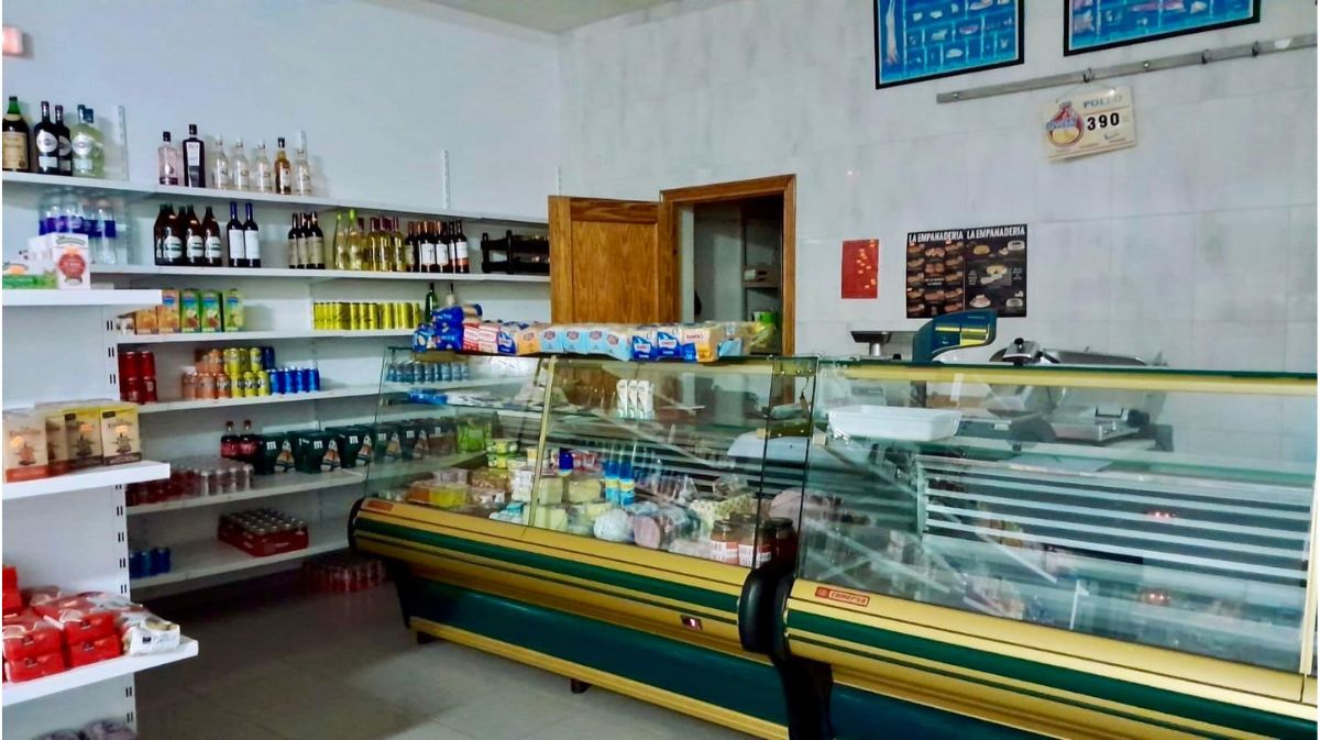 Tienda de comestibles en Santa Cruz de Pinares