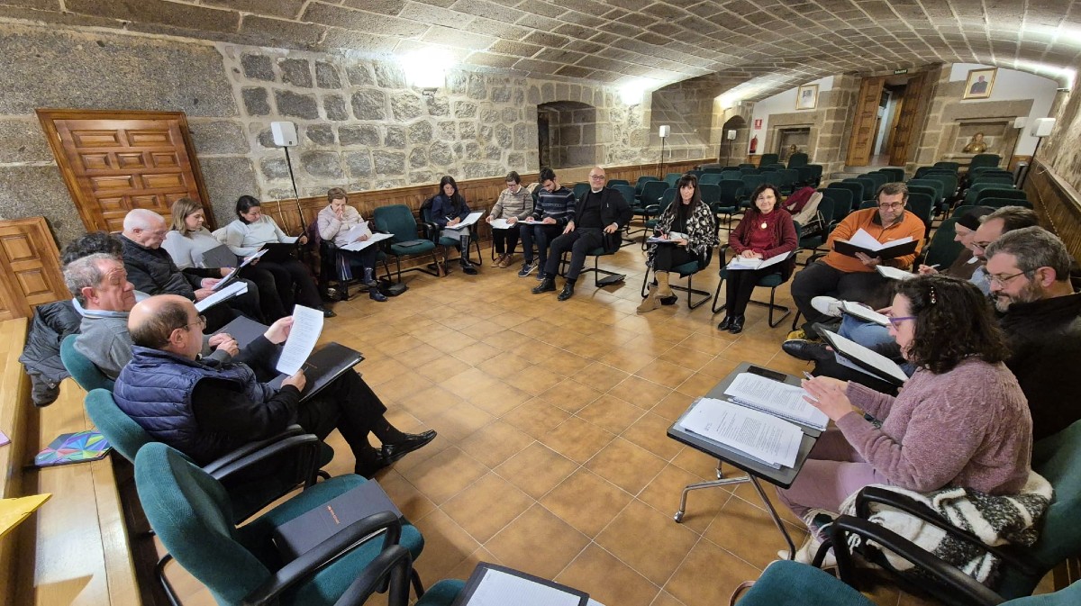 Reuni&oacute;n constitutiva del Grupo Diocesano Sinodal de &Aacute;vila.