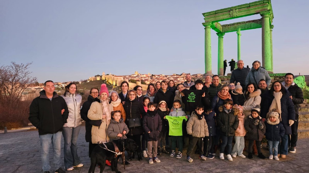 Los Cuatro Postes de color verde por el D&iacute;a de la Enfermedad de Legg-Calv&eacute;-Perthes en 2025.