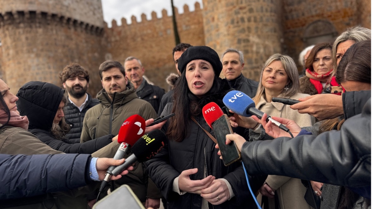 La diputada de Vox, Roc&iacute;o de Meer, junto a miembros del partido