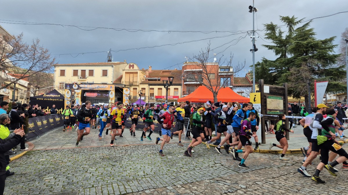 Cross Alpino Cebrere&ntilde;o: salida de la prueba de 31 kil&oacute;metros.