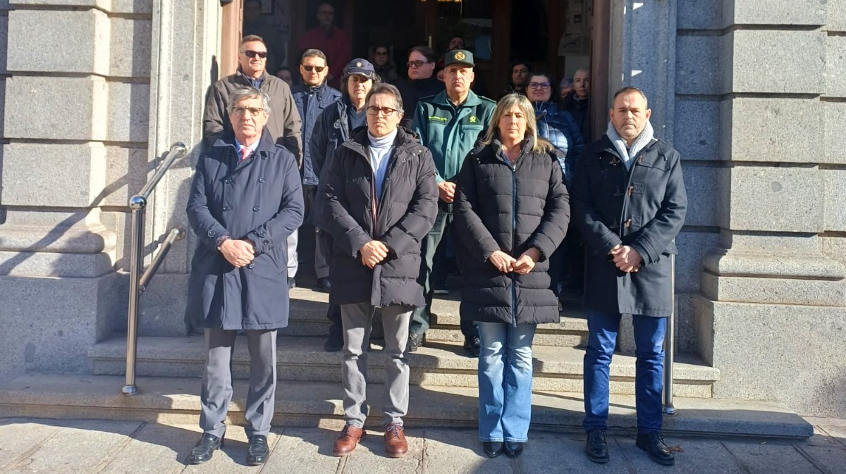 Concentraci&oacute;n de condena por el segundo asesinato machista del a&ntilde;o ante la Subdelegaci&oacute;n del Gobierno.