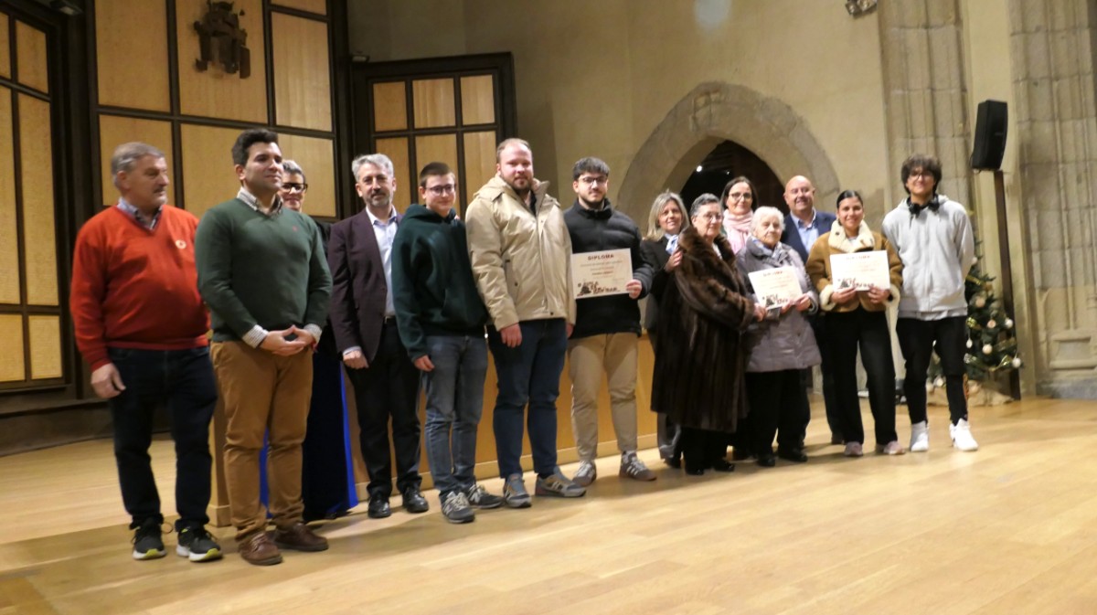 Entrega de los premios de los concursos de Navidad.