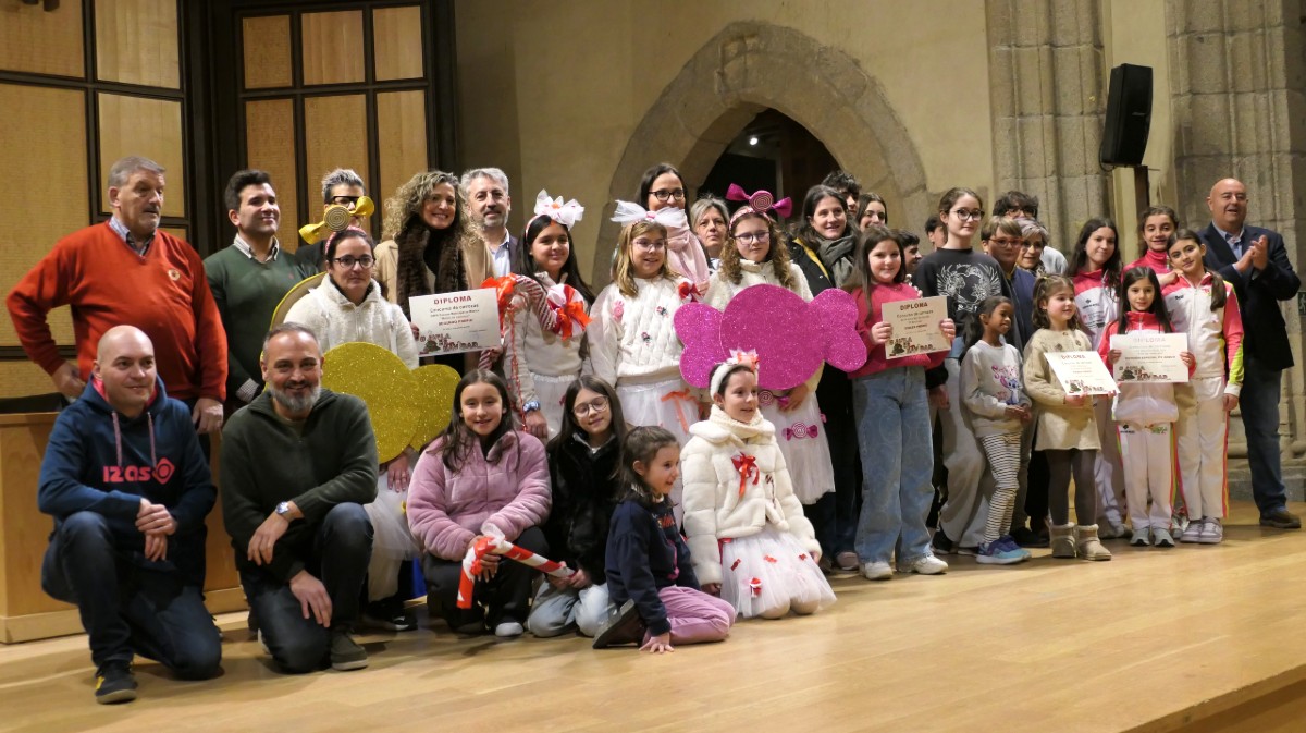Entrega de los premios de los concursos de Navidad.