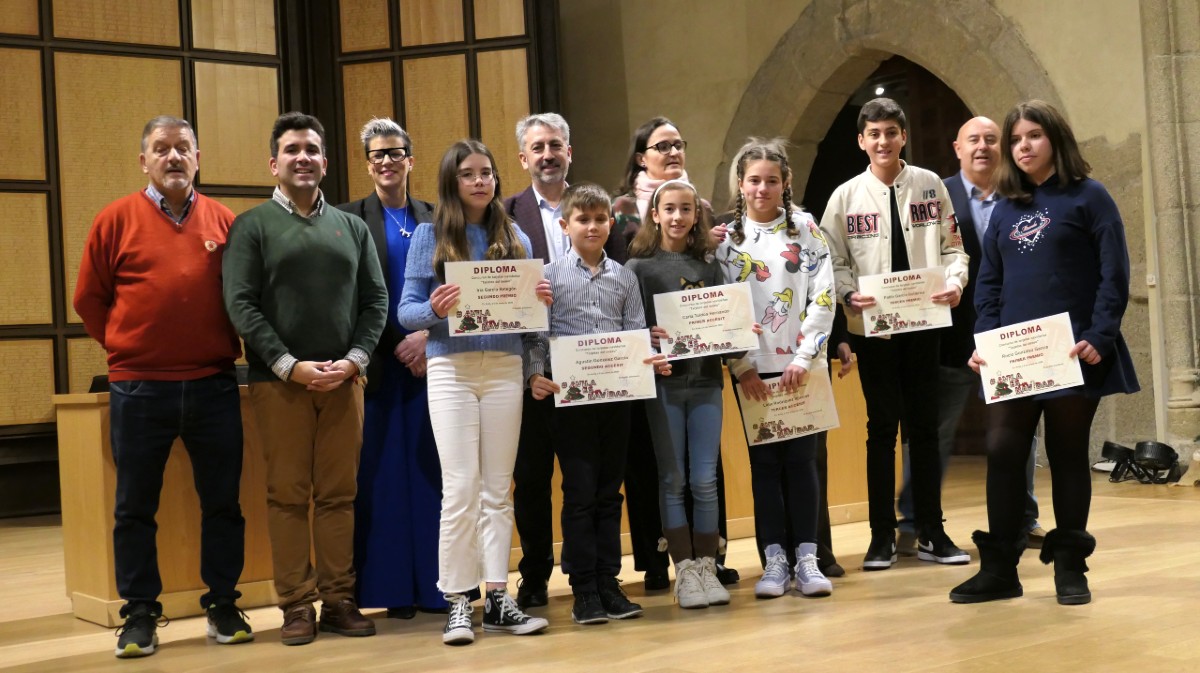 Entrega de los premios de los concursos de Navidad.
