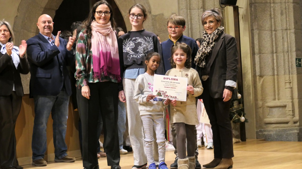 Entrega de los premios de los concursos de Navidad.
