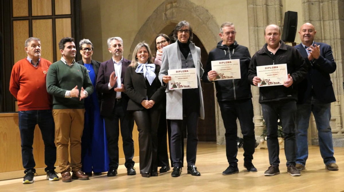 Entrega de los premios de los concursos de Navidad.