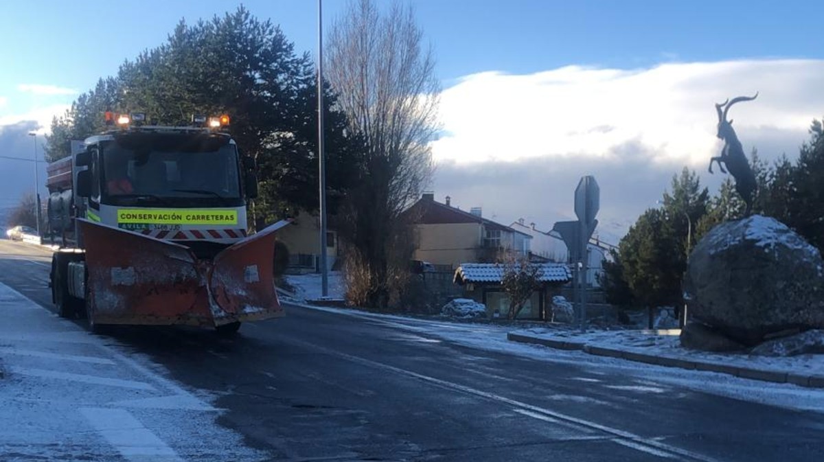 Nieve en la carretera AV-941 en la mañana del martes.