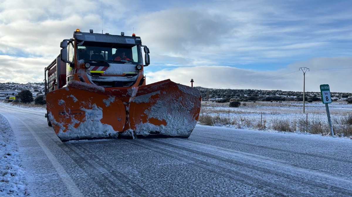 Nieve en la carretera AV-804 en la ma&ntilde;ana del s&aacute;bado.