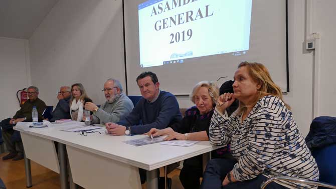 Valeriano Hernández (cuarto derecha) en la asamblea de la FAVA.