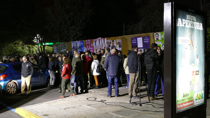 Inicio de una campa&ntilde;a electoral en la plaza de Santa Ana.