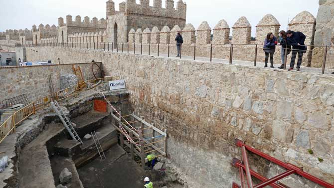 Excavación arqueológica en el lienzo oeste de la muralla de Ávila.