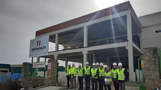 Visita de representantes de Confae a la nueva fábrica de Ornua.