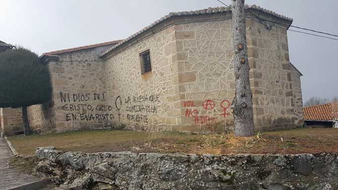 Pintadas en la iglesia de Gil García.